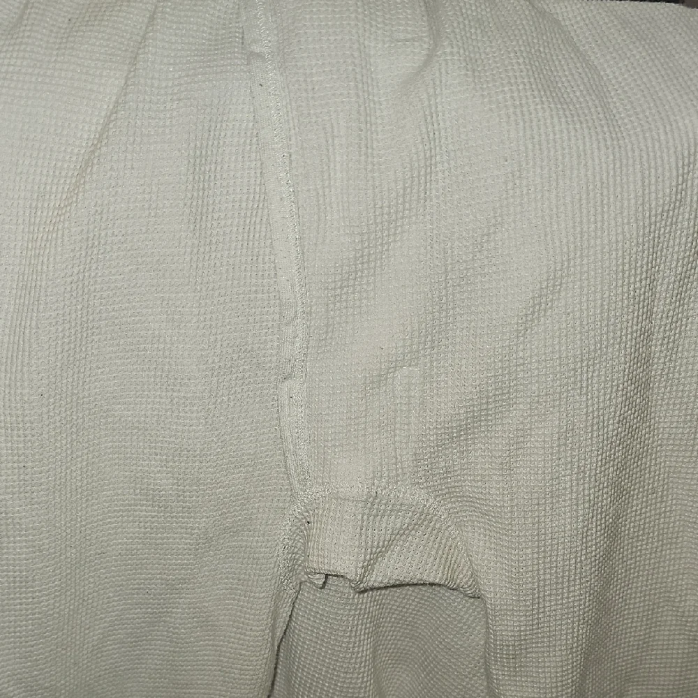 Men's Thermal Shirt & Pants Size Medium ( Slight Pink On Right Shoulder)